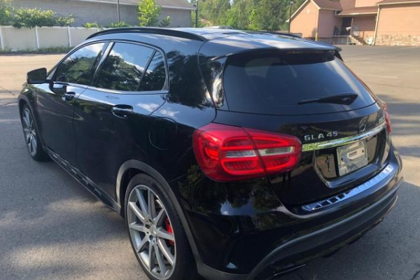 фото Mercedes GLA 45 AMG