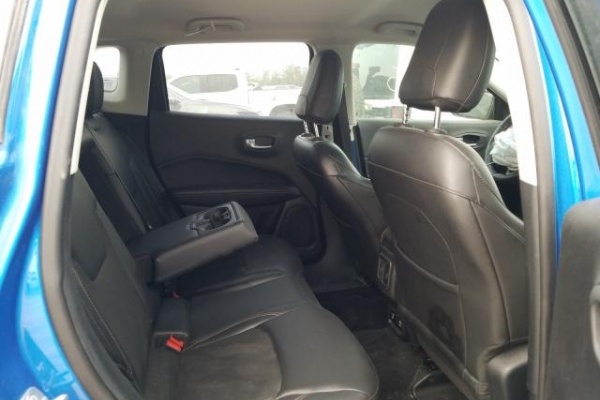 фото Jeep Compass LATITUDE