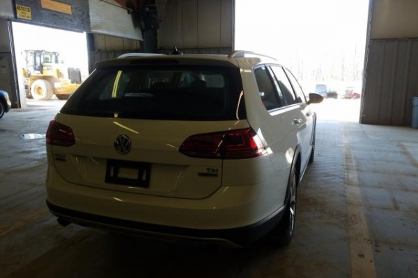 фото Volkswagen golf ALLTRACK S