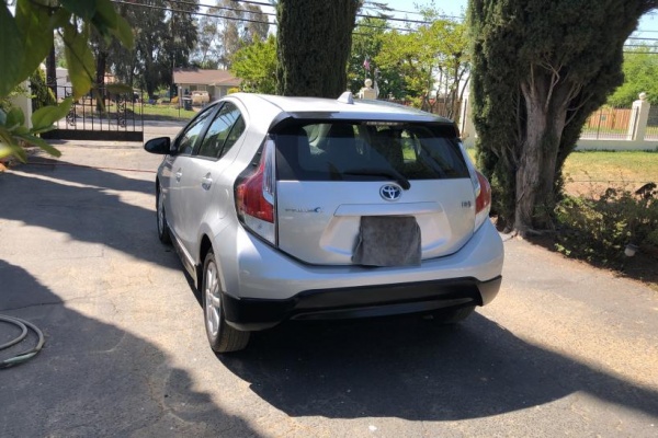 фото Toyota Prius C