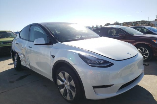 фото Tesla MODEL Y