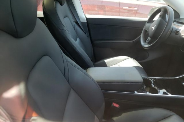 фото Tesla MODEL Y