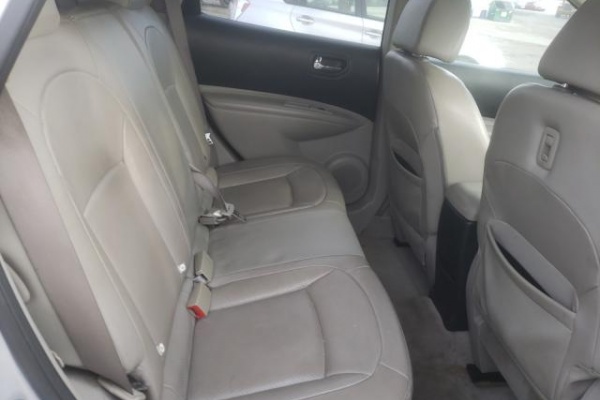 фото Nissan ROGUE S