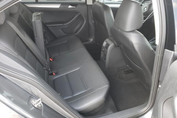 фото Volkswagen Jetta SE