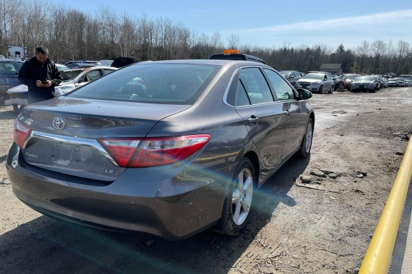 фото Toyota Camry LE