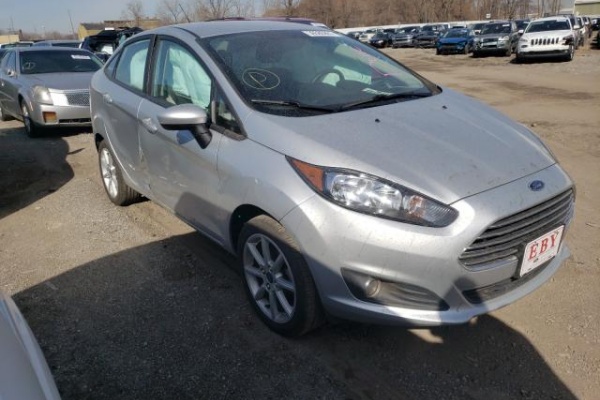 фото Ford Fiesta SE