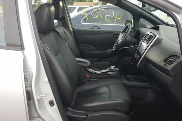 фото NISSAN LEAF