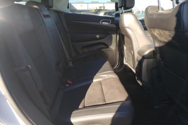 фото jeep GRAND CHEROKEE LAREDO