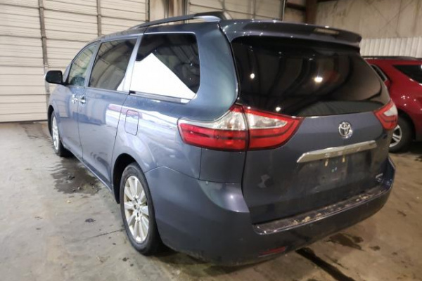 фото TOYOTA SIENNA