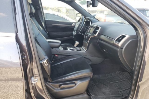 фото Jeep Grand Cherokee LAREDO