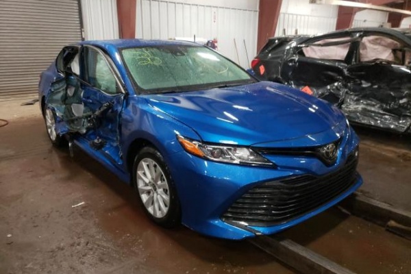 фото Toyota Camry LE