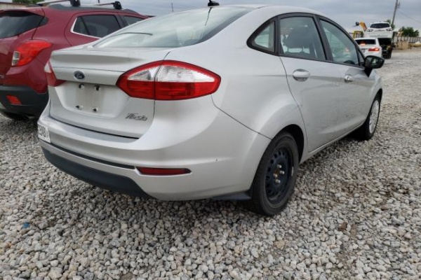 фото Ford Fiesta S