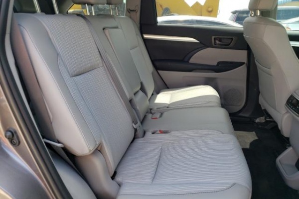 фото Toyota Highlander LE