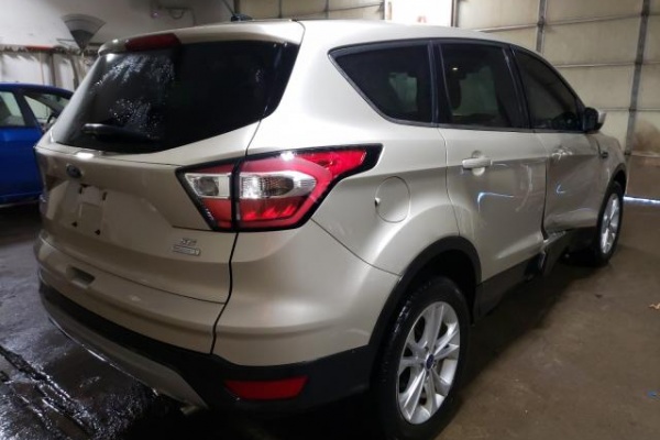 фото Ford Escape SE