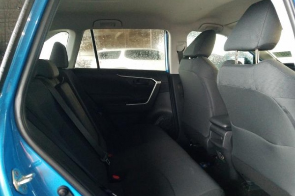 фото Toyota RAV4 LE