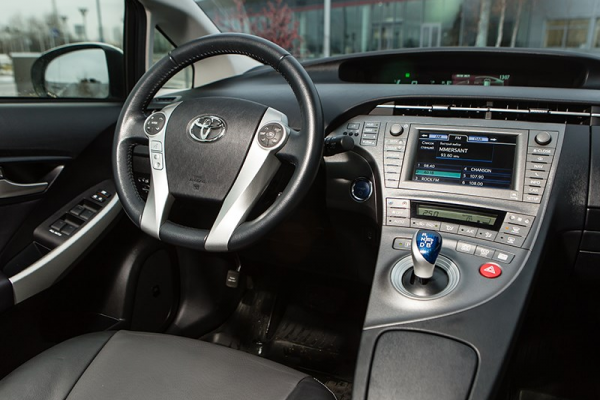 фото Toyota Prius HYBRID