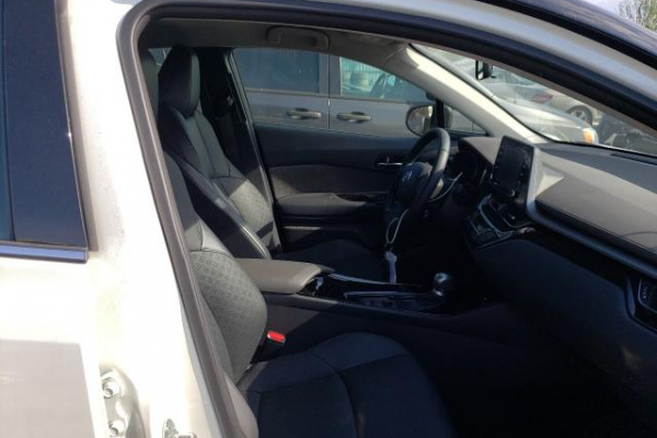 фото TOYOTA C-HR XLE