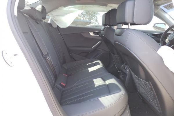 фото Audi A4 Premium