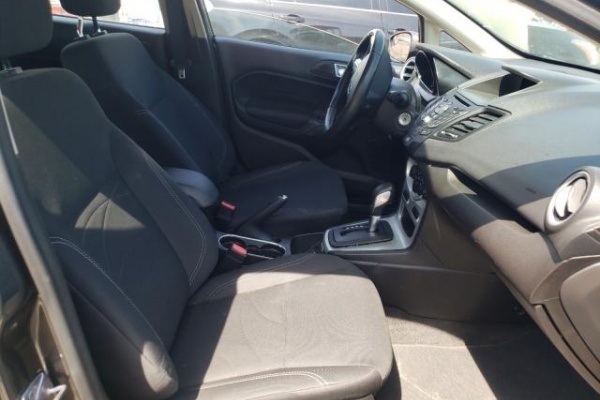 фото Ford Fiesta SE