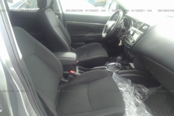 фото Mitsubishi Outlander SPORT ES