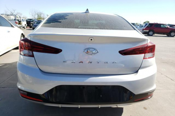 фото HYUNDAI ELANTRA