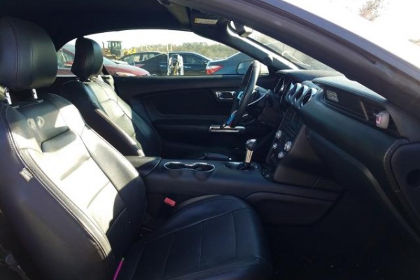 фото Ford Mustang