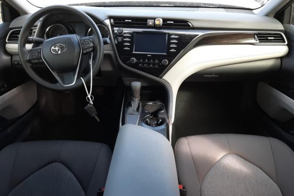 фото Toyota Camry LE