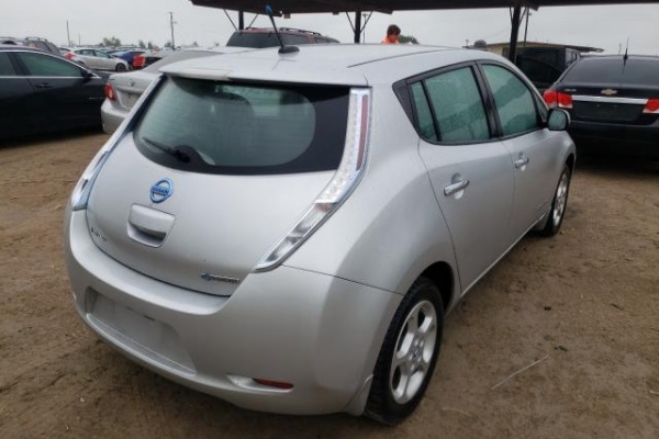 фото Nissan Leaf S