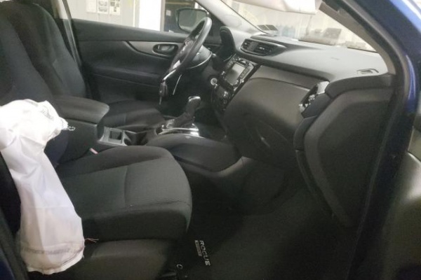 фото Nissan ROGUE SPORT S