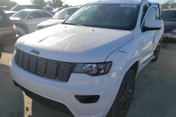 фото jeep GRAND CHEROKEE LAREDO