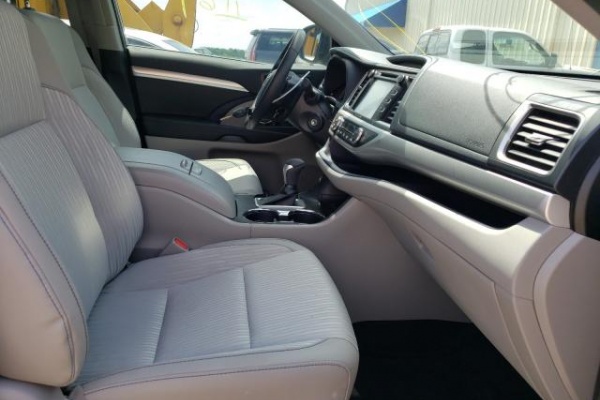 фото Toyota Highlander LE