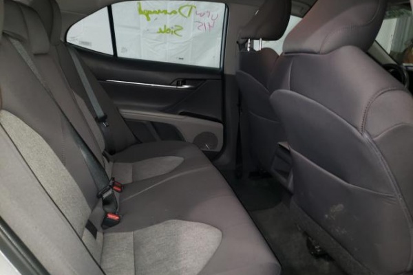 фото Toyota Camry LE