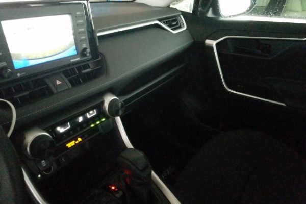 фото Toyota RAV4 LE