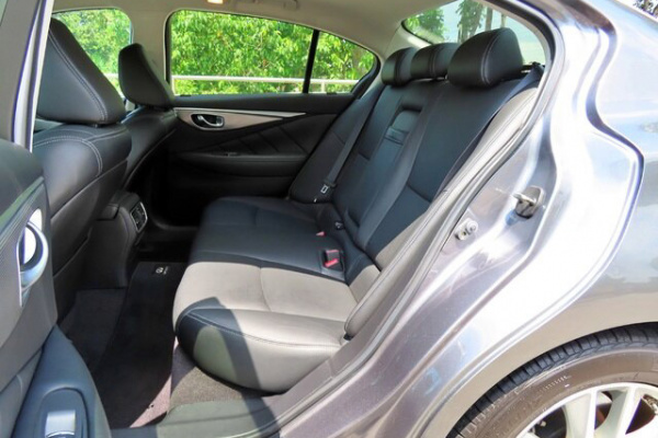 фото INFINITI Q50