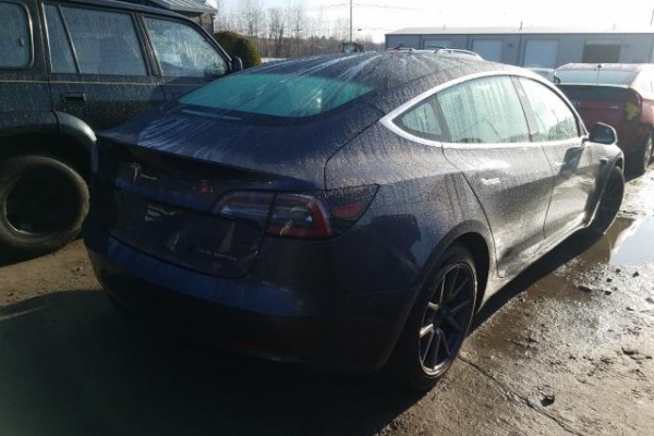 фото Tesla MODEL 3
