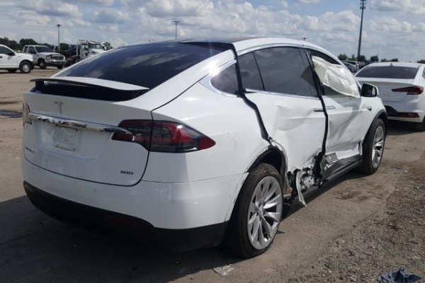 фото Tesla MODEL X