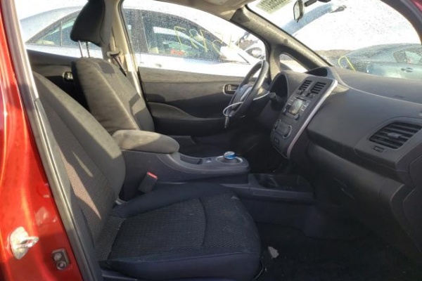 фото Nissan Leaf S