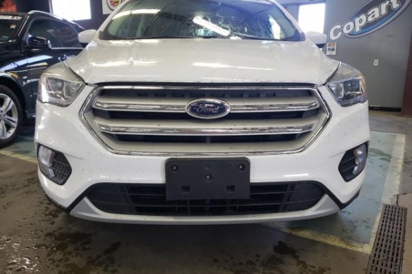 фото Ford Escape SE