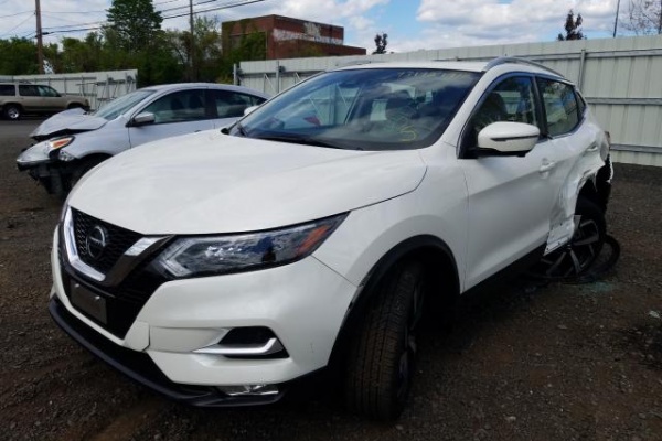 фото Nissan ROGUE SPORT S