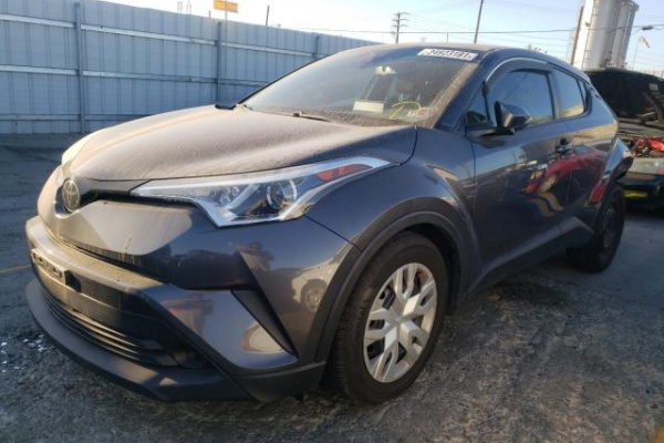 фото TOYOTA C-HR XLE