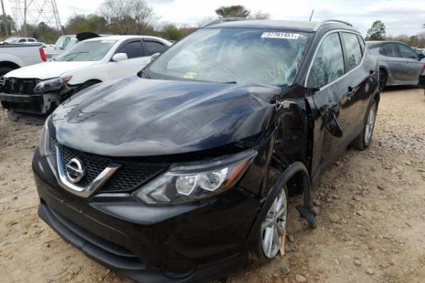 фото Nissan ROGUE SPORT S