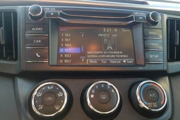 фото Toyota RAV4 LE