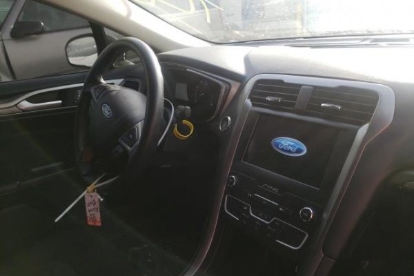 фото Ford Fusion SE