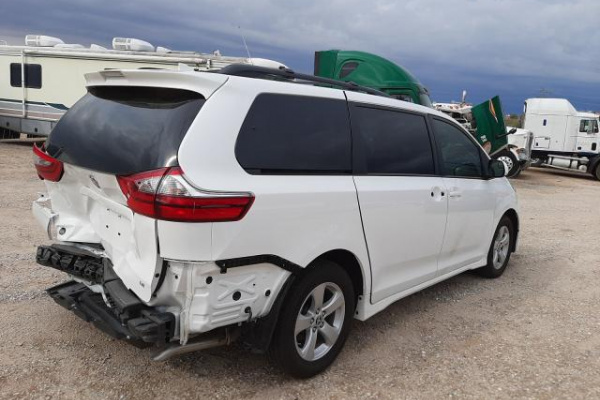 фото TOYOTA SIENNA