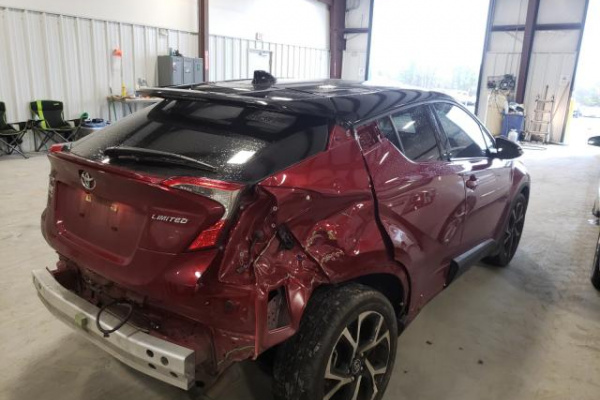 фото TOYOTA C-HR XLE