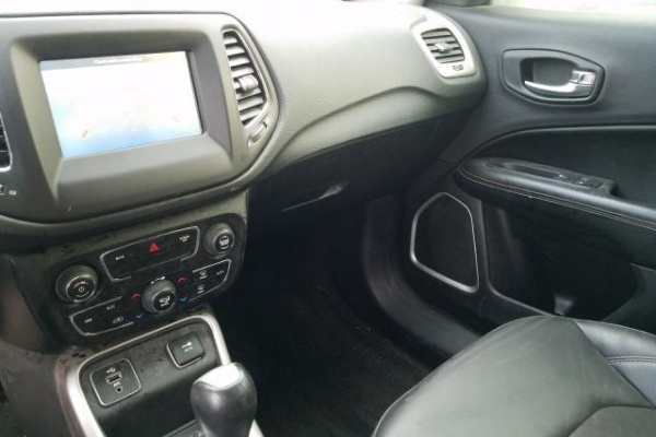 фото Jeep Compass LATITUDE