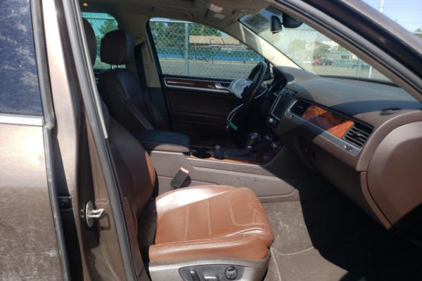 фото VOLKSWAGEN TOUAREG