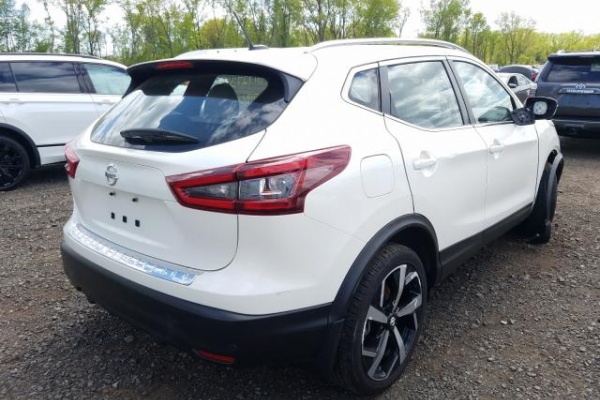 фото Nissan ROGUE SPORT S