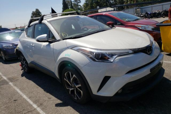 фото TOYOTA C-HR XLE