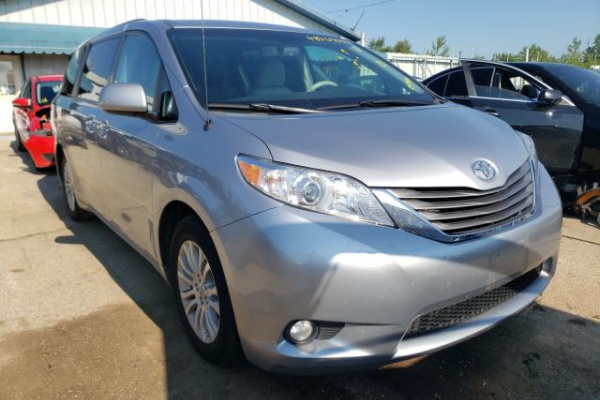 фото TOYOTA SIENNA